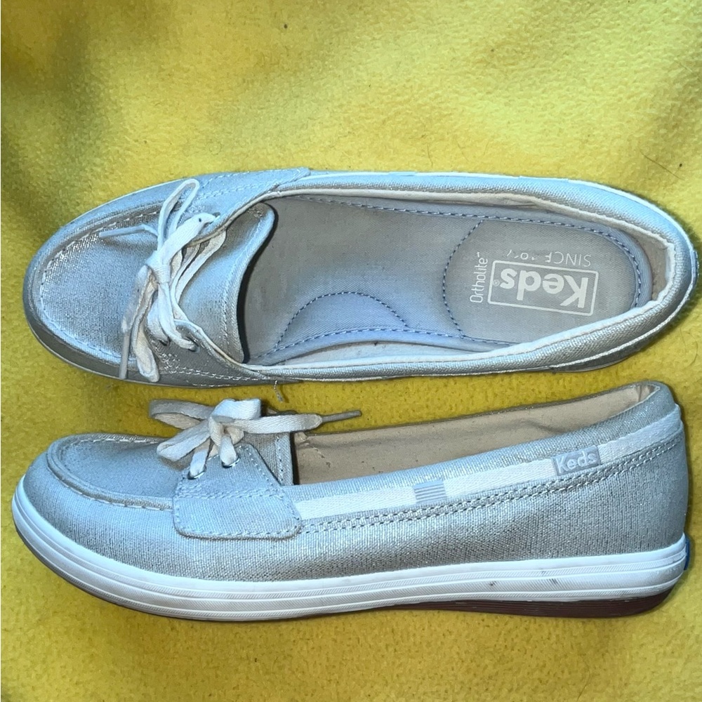Silver metallic boat shoe Ortholite Keds. Women’s 8